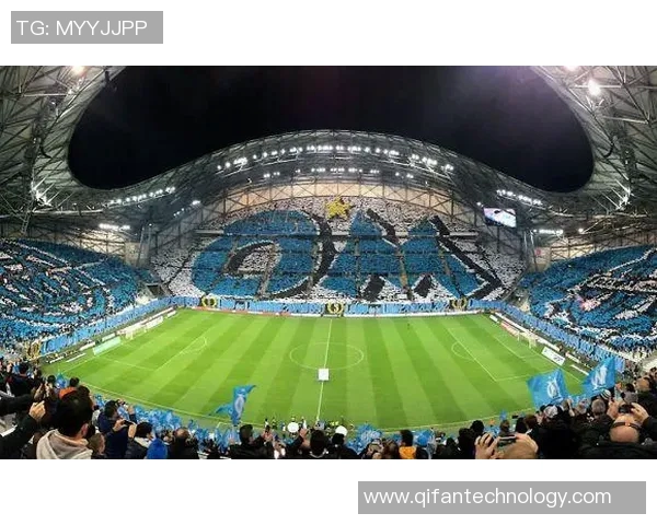 吴彦祖与足球明星的缘分揭秘及其在球场上的精彩瞬间 吴彦祖与足球明星的缘分揭秘及其在球场上的精彩瞬间