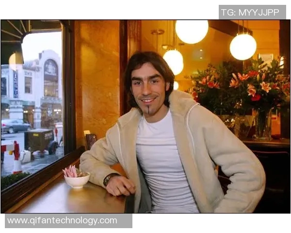 法国足球明星皮雷的辉煌职业生涯与对足球的热爱之旅