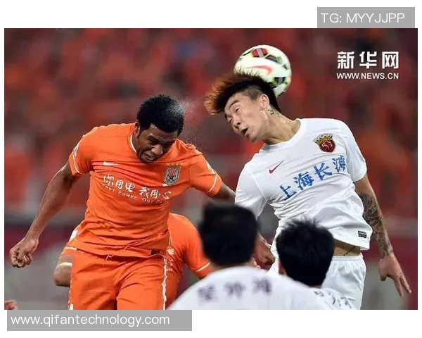 2017年鲁能与上港激战回顾：激情四溢的中超对决与精彩瞬间解析
